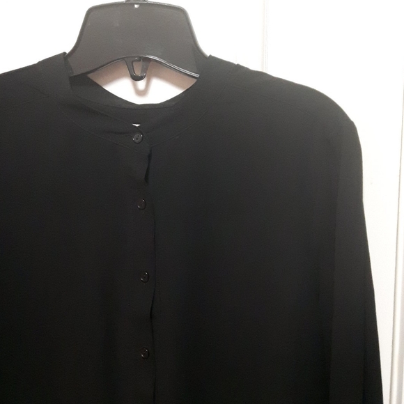 🛍️ NWOT black collarleas blouse - Picture 2 of 6